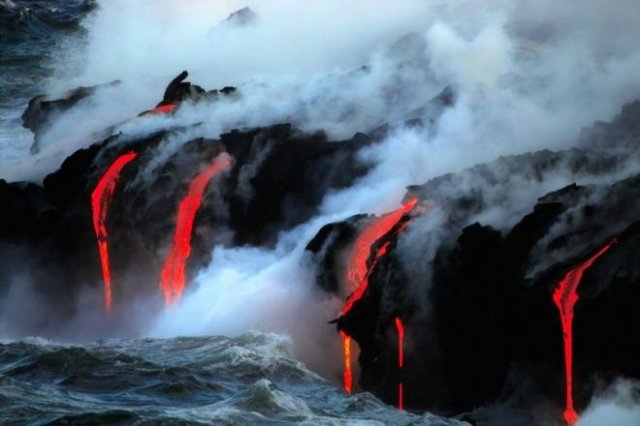 Над Гавайями образуются токсичные облака из-за извержения вулкана