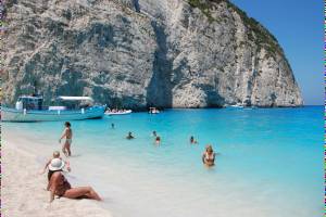 Греция, Кипр и Мальта вошли топ стран с самой чистой водой на пляжах