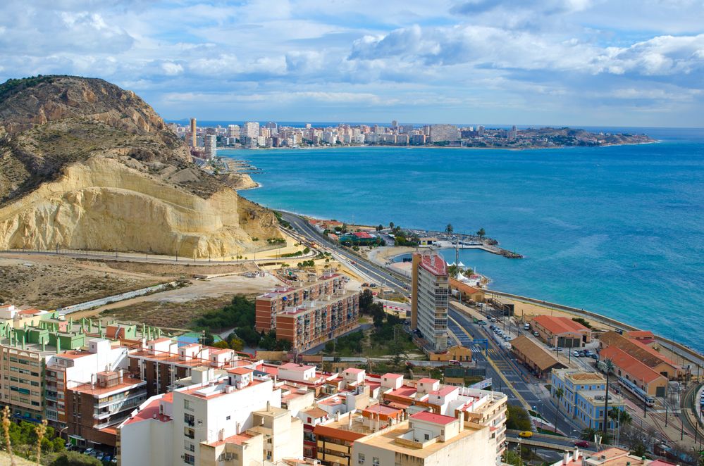 Испания с каждым годом становится все более желанным местом для приобретения жилья среди иностранцев