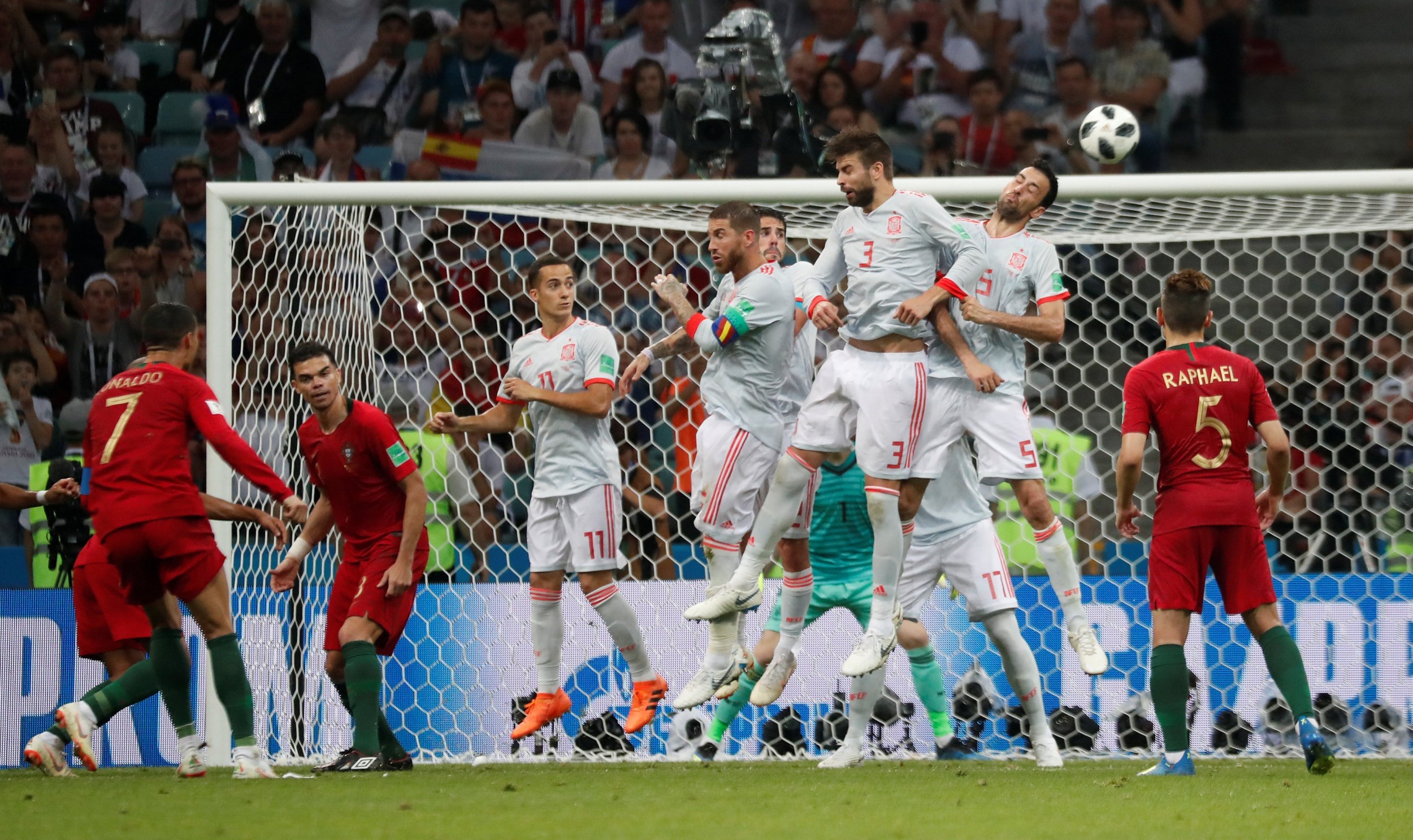 Сборная Испании начала свое выступление на чемпионате мира по футболу, сыграв вничью с Португалией