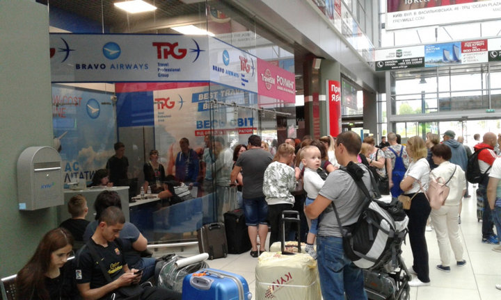 В киевском аэропорту на три дня застряли 70 туристов