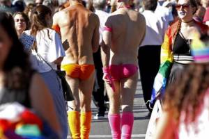 Европа проведет выходные с митингами, забастовками и гей-парадом