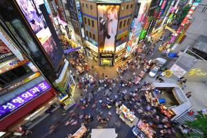 В Сеуле начинается сезон глобальных летних распродаж