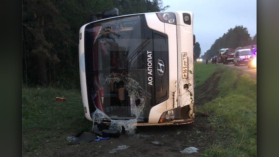 Экскурсионный автобус с туристами попал в аварию под Петербургом