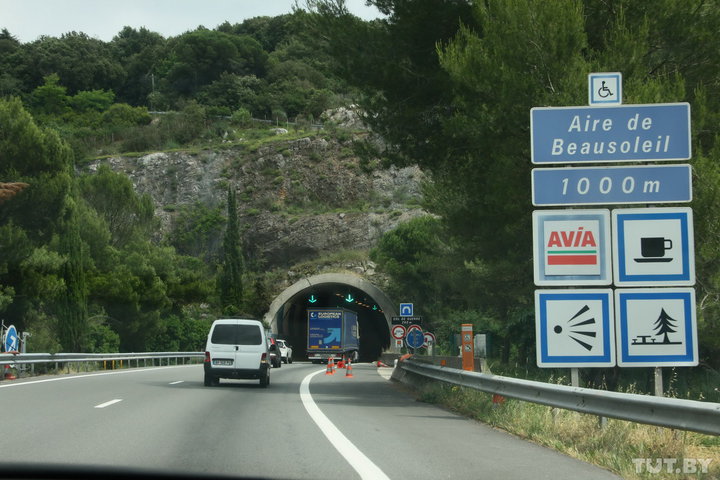 На автомобиле по Франции: необычные знаки на перекрестках, вежливые водители и много фоторадаров