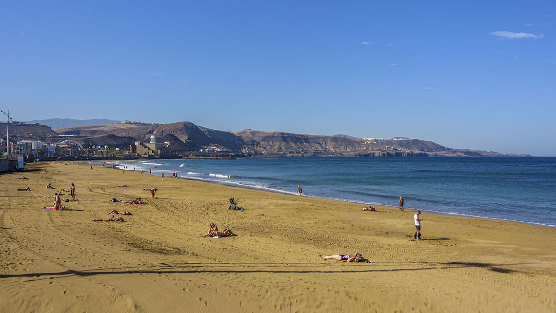 Лас-Кантерас признан лучшим пляжем для семейного отдыха в Испании