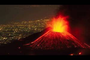 На Сицилии начал извергаться вулкан Этна. Туристов приглашают это увидеть