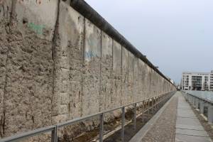 В Германии возведут копию Берлинской стены