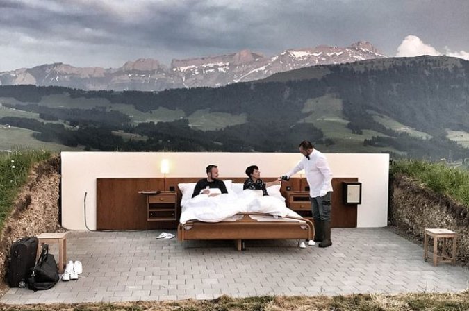 Отель 0 звезд открылся в Швейцарии. Гости живут прямо на улице