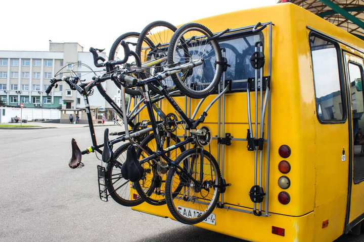 На Августовский канал начал курсировать автобус с креплениями для велосипедов