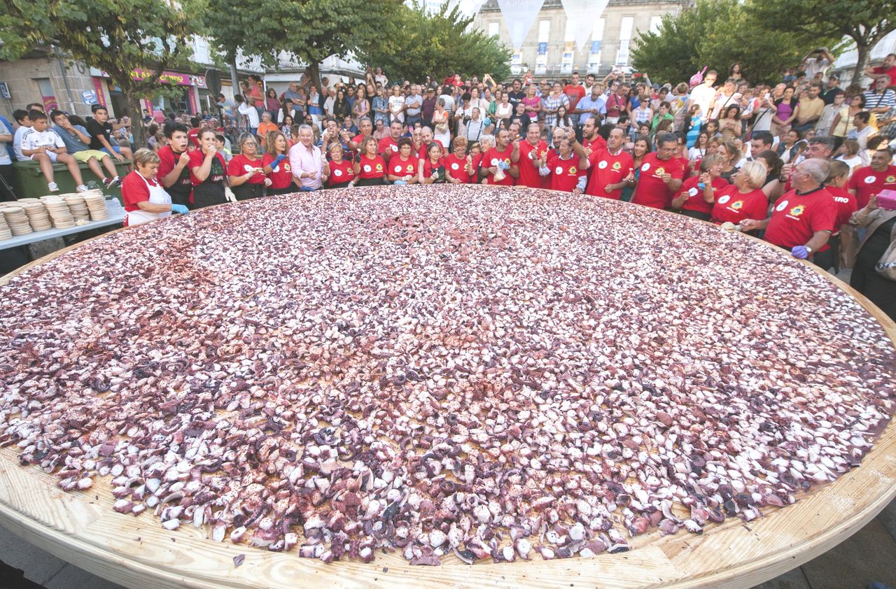 Новый мировой рекорд по скоростному приготовлению тапас из осьминога был установлен в Галисии