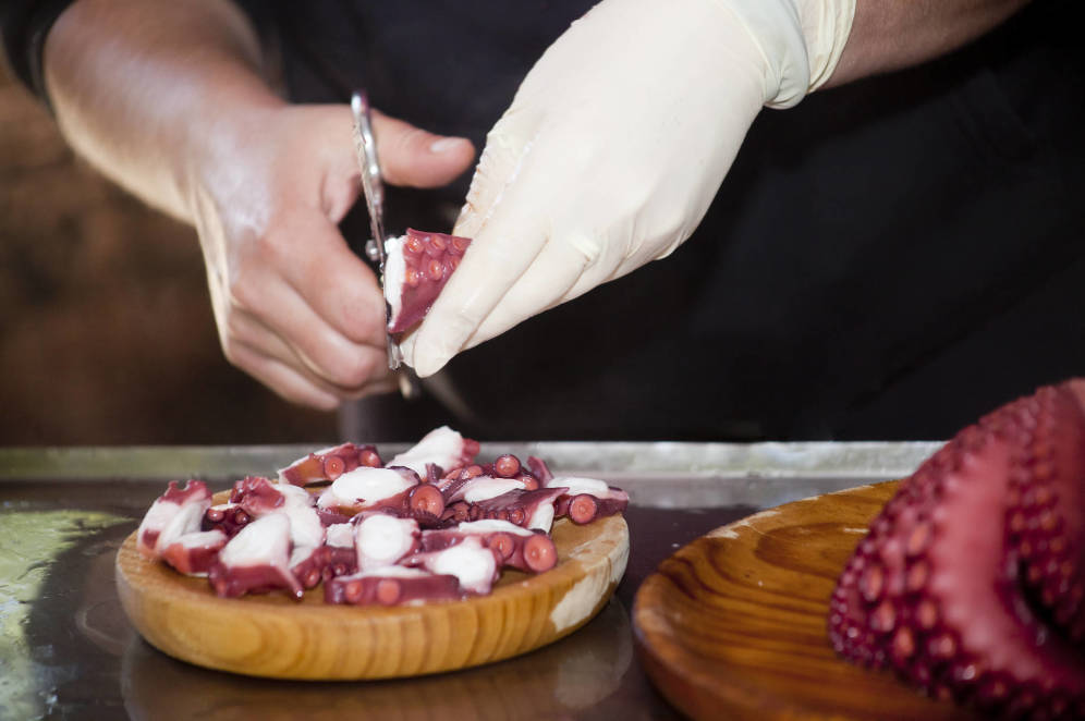 Почему блюда из осьминога переходят в Испании в разряд дорогих деликатесов?