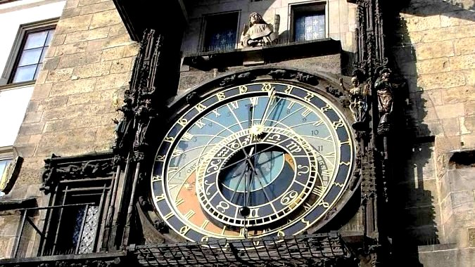 Самые знаменитые часы Европы открывают после реконструкции