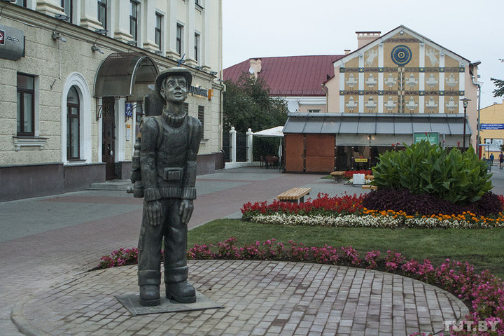 В Гродно установили памятник - практически близнеца российской скульптуры. Что об этом думает автор?