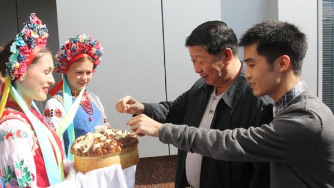 Китайцы снова смогут посещать Украину по электронной визе