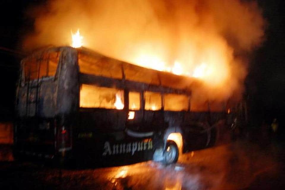 В Индии сгорел туристический автобус