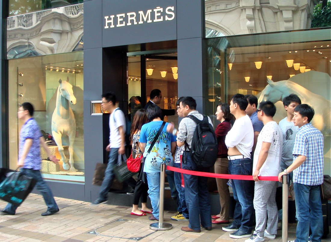 Исследование: траты китайских туристов на шоппинг упали на 10%