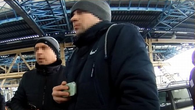 На пункте пропуска украинцев оштрафовали за съемку пограничников
