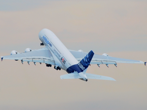 Airbus сворачивает производство самого большого самолета A380