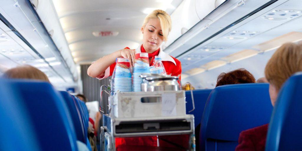 Исследование: какие блюда и напитки предпочитают российские туристы во время полета?