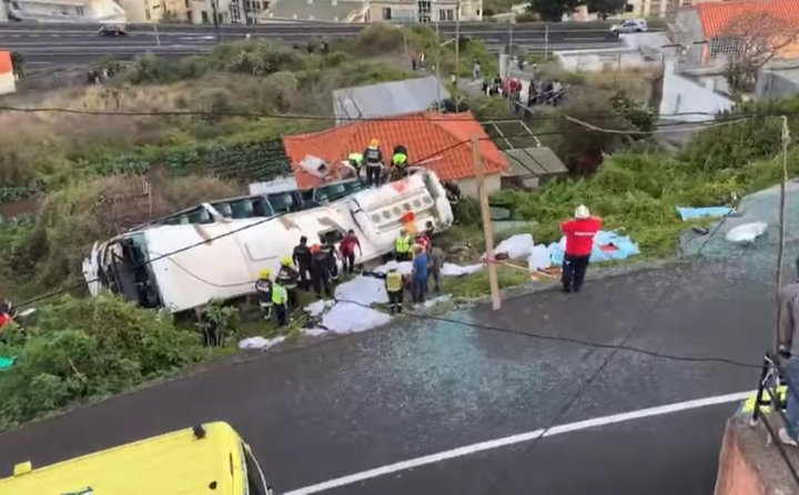 В аварии с туристическим автобусом на Мадейре погибли 28 человек