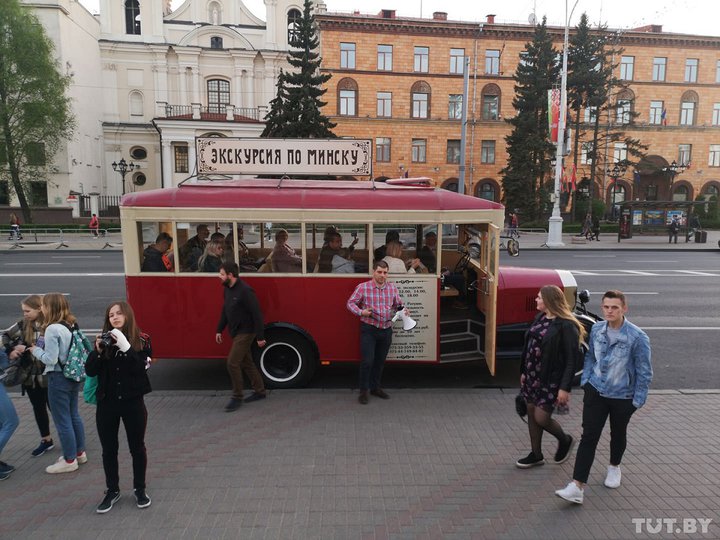 Минчанин сделал своими руками автобус ЗИС-8, зарегистрировал в ГАИ и теперь возит на нем туристов