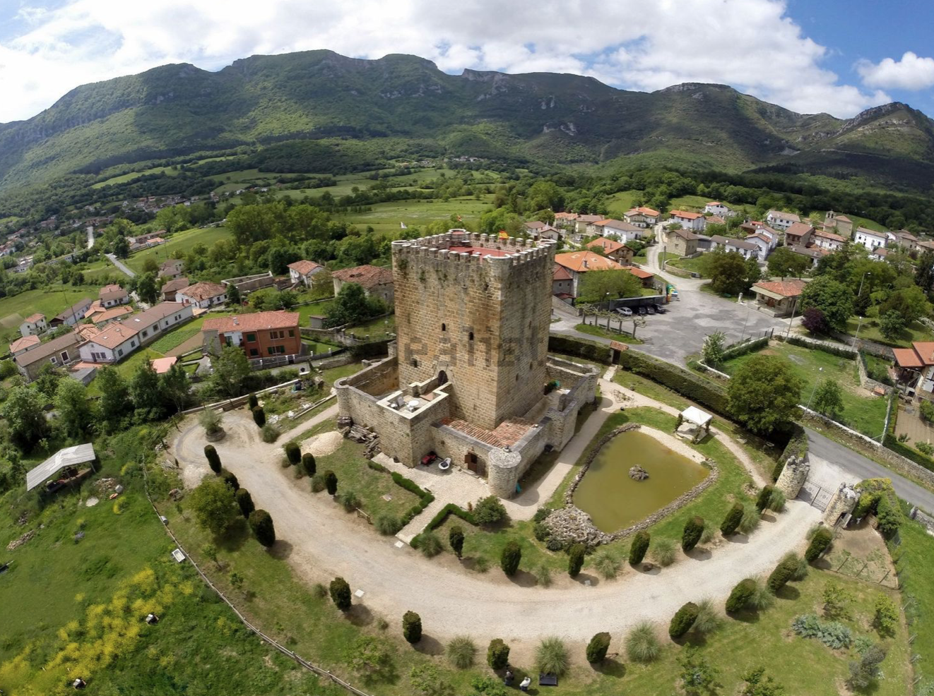 Топ 10 самых красивых замков продающихся в Испании
