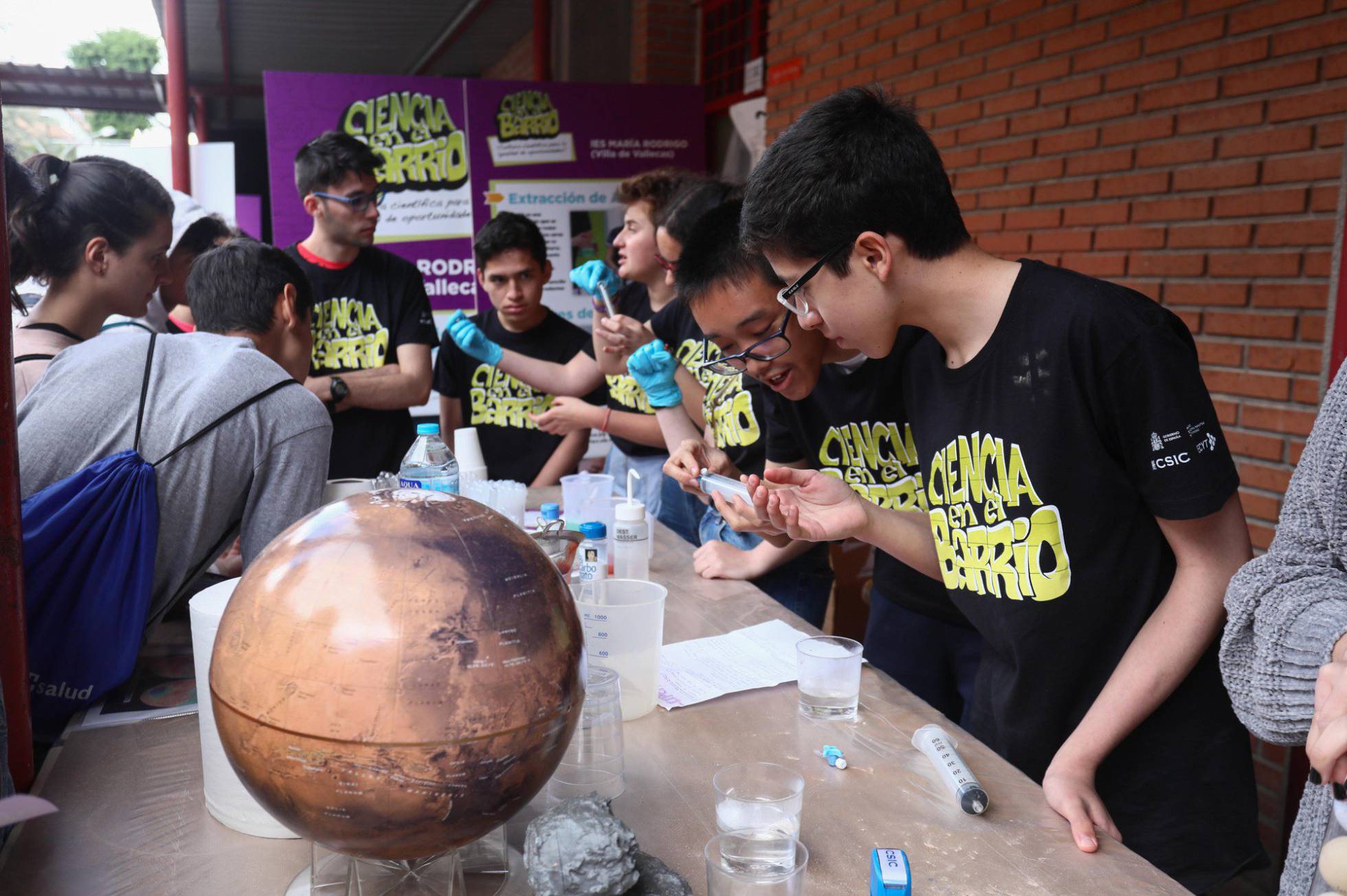 В Мадриде проводятся научные проекты для школьников из неблагополучных районов