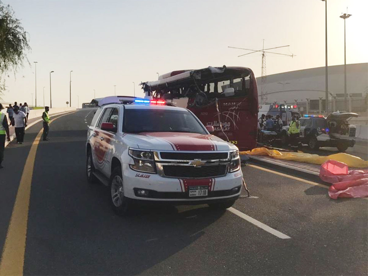 Туристический автобус попал в ДТП в Дубае: 17 погибших. Подробности