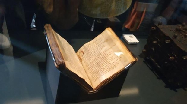 Национальная Библиотека Испании впервые выставила на всеобщее обозрение оригинал рукописи 