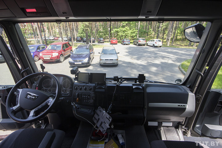 «Это был необычный опыт». Немец проехал по Беларуси на автодоме-«автозаке» за сотни тысяч евро