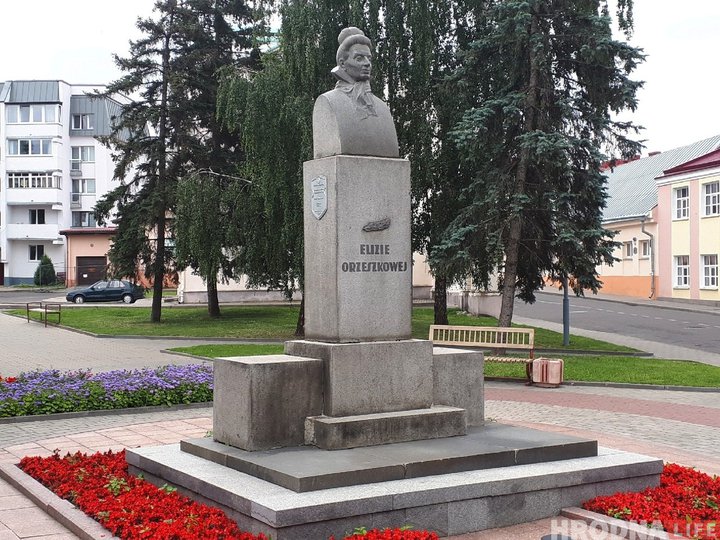 Как 90 лет назад в Гродно открывали памятник Элизе Ожешко, который могут снова перенести