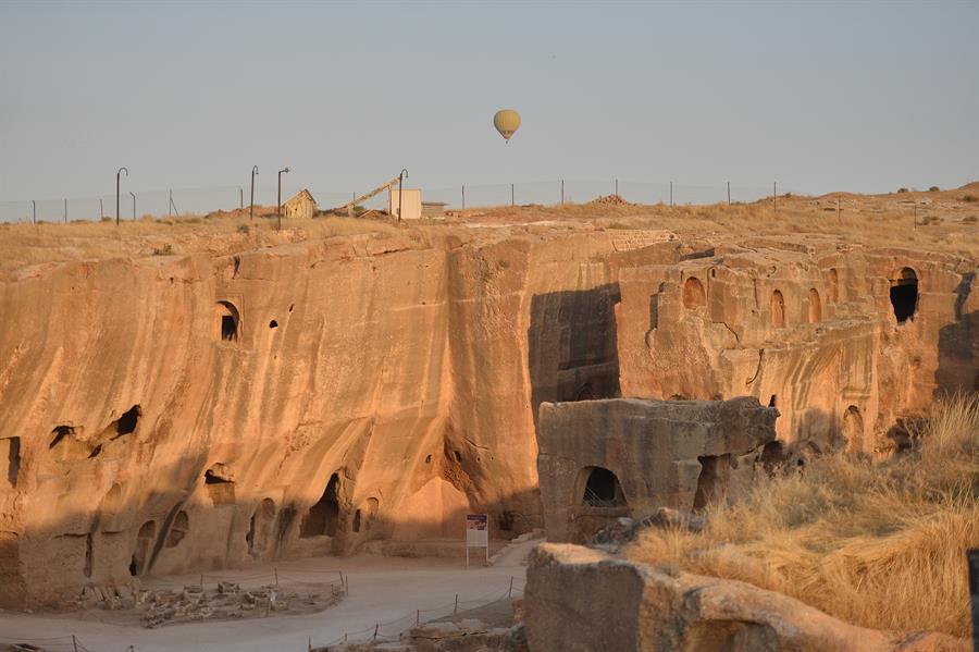 После Каппадокии и Памуккале в Турции для туристов открывают третий центр полётов на воздушных шарах