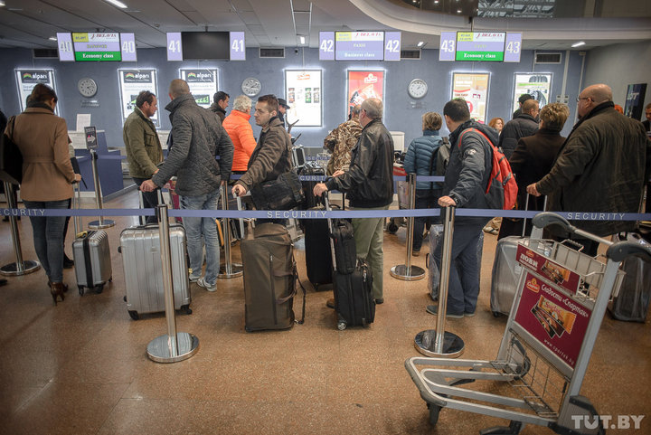 Пассажиры, которые опаздывают на рейс, за 20 рублей могут пройти досмотр без очереди