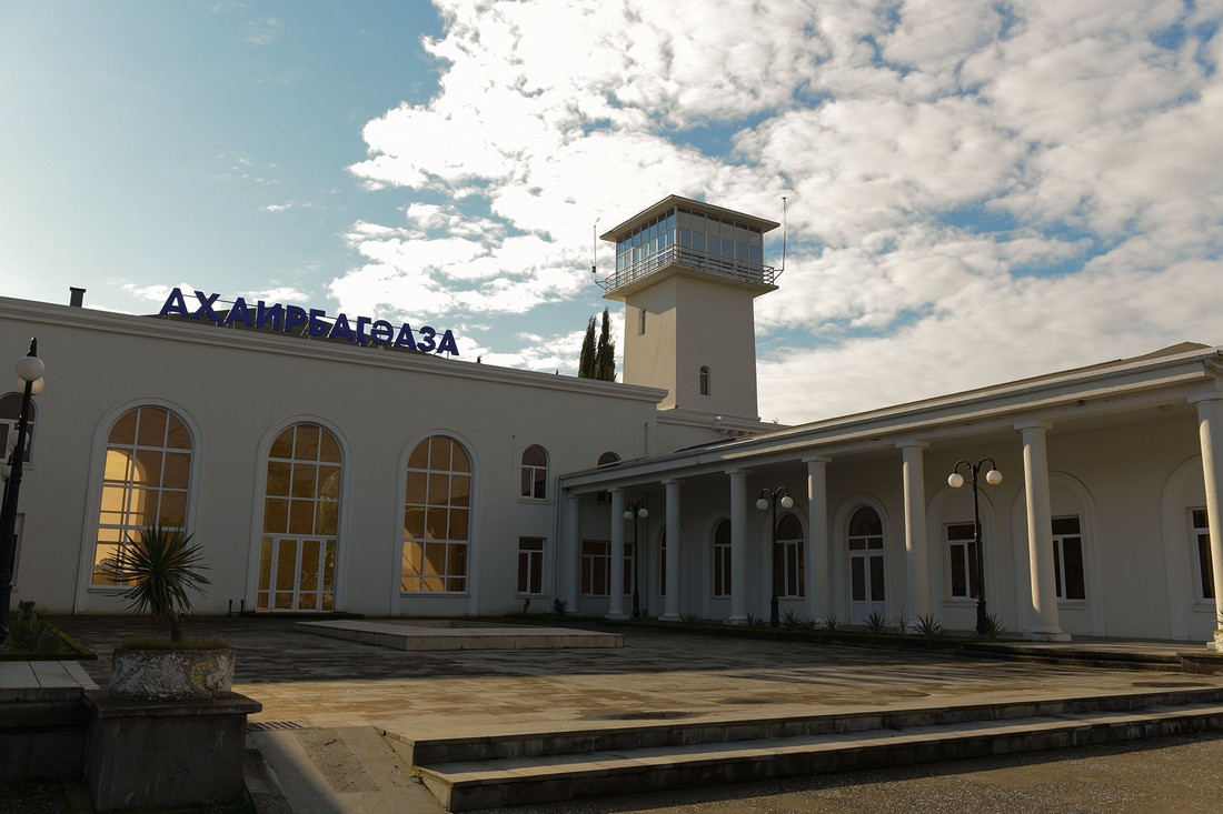 Абхазия начнет принимать российских туристов по воздуху: в Сухуме готовятся открыть аэропорт