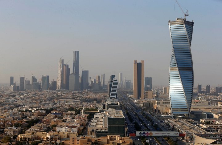 Саудовская Аравия впервые введет туристические визы. Иностранкам разрешат не носить мусульманскую одежду
