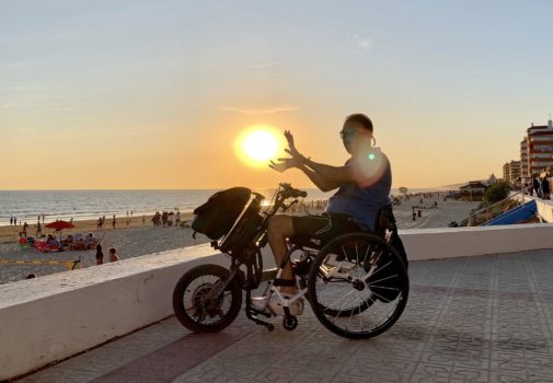 Парализованный испанец создал портал для людей с инвалидностью и вдохновляет их своим опытом
