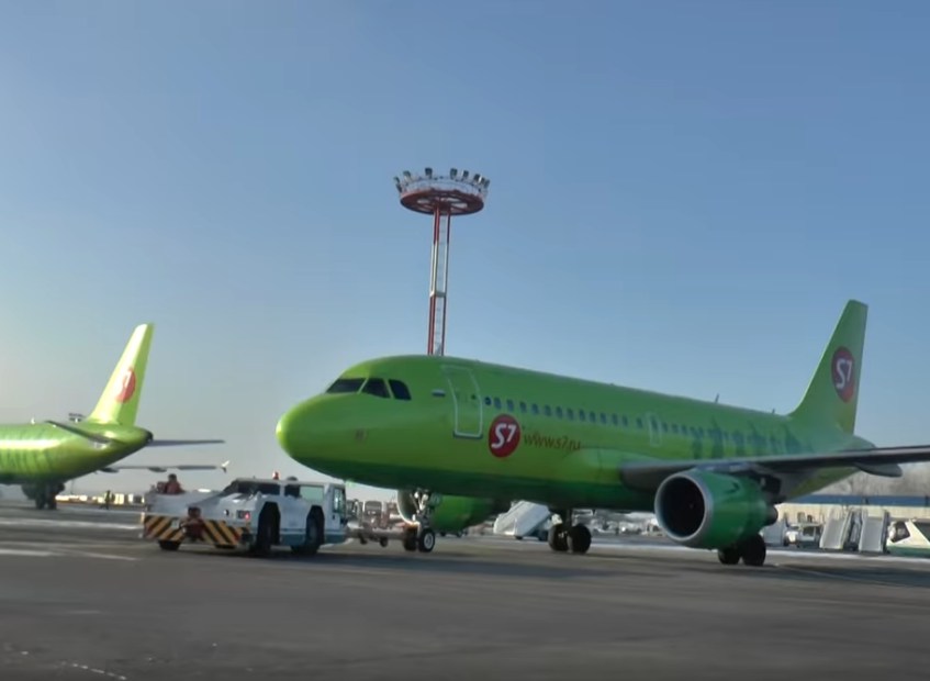 S7 Airlines начала перевозить вместо пассажиров маски из Китая