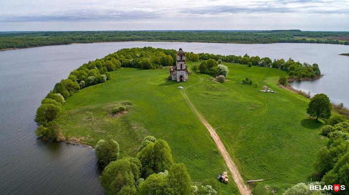 Новый сезон маршрутов по Беларуси: открываем костел-призрак, остров спокойствия и брутальные пейзажи