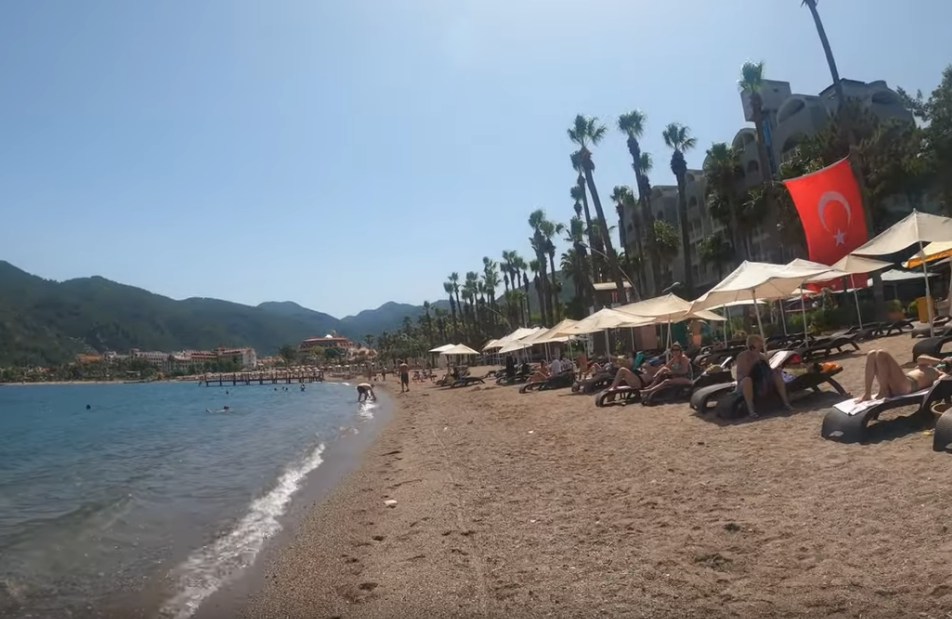 На курорты Турции надвигается аномальная жара: воздух +40°C, вода в море 31°C