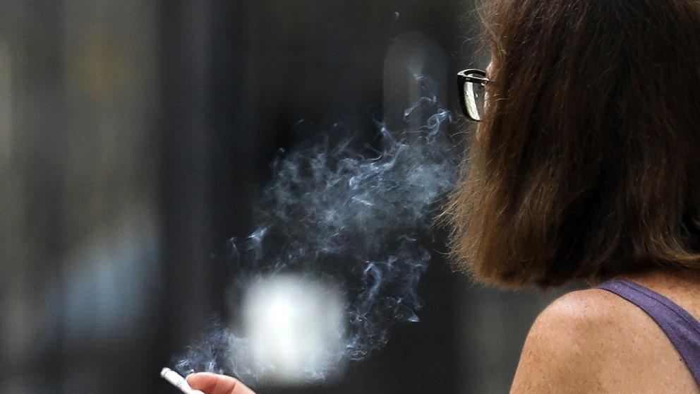На Балеарских островах с прошлой недели штрафуют за курение на улице и в других общественных местах