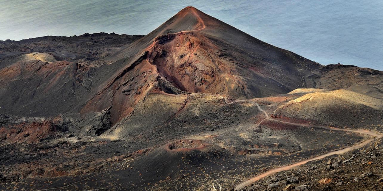 В этом году вулкан Teneguía острова Ла-Пальма отмечает 50 лет с момента своего последнего извержения