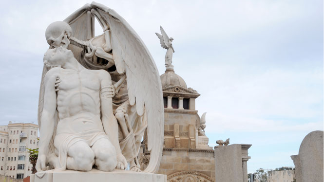 Кладбища провинции Барселона организуют экскурсии в честь Дня Всех Святых