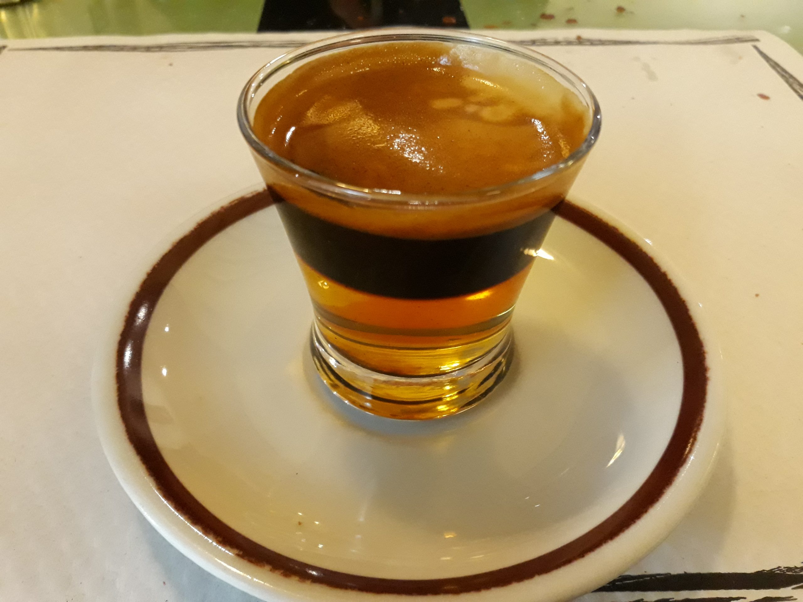 Кремает: кофе с ромом, любимый жителями Валенсии
