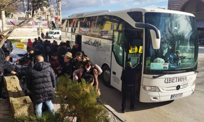В Турцию из-за рухнувшей лиры пошли караваны с шоп-туристами: отели забиты, мешочники сметают все с полок магазинов