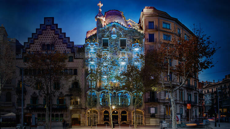Праздничная иллюминация Casa Batlló в Барселоне