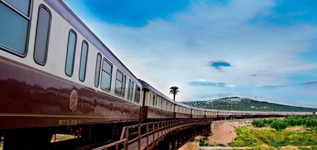 Возвращение туристического поезда Al-Andalus, соединяющего Испанию с Португалией